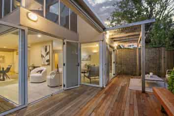 2/99 Hebron Road, Waiake