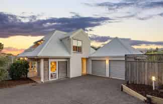 2/99 Hebron Road, Waiake
