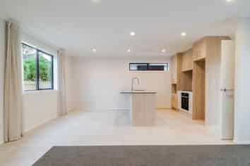 4 Fordyce Court, West End