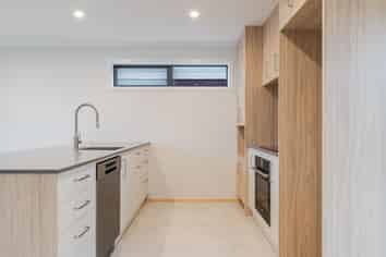 4 Fordyce Court, West End
