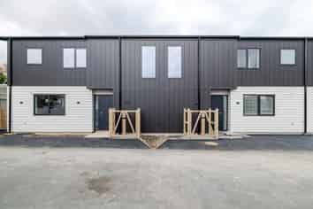 4 Fordyce Court, West End