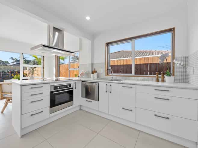 16 Maugham Drive, Bucklands Beach