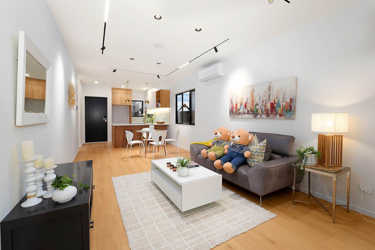 Standalone Family Living in Prime Westgate Loc... - Więcej
