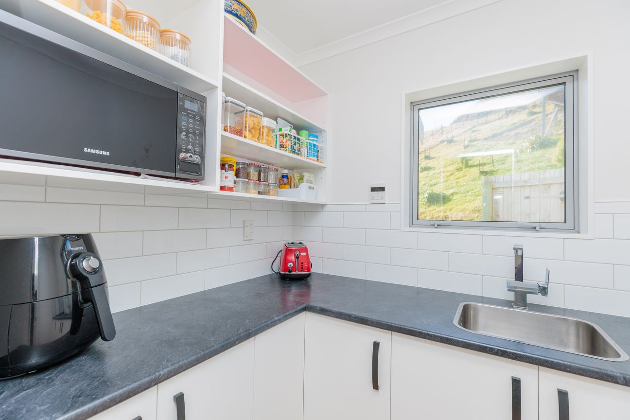 Vacant,Ready,Waiting for You - Vista 6