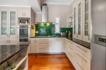 7 Hasbury Avenue, Epsom