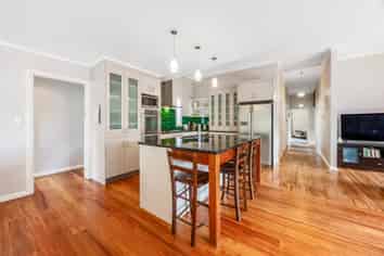 7 Hasbury Avenue, Epsom