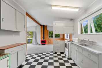 12 Carston Street, LEESTON