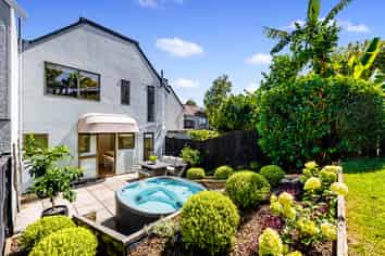 12 Wimbledon Way, Remuera