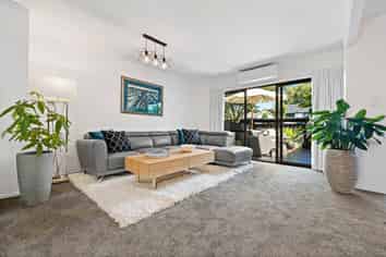 12 Wimbledon Way, Remuera