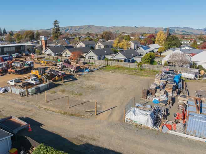 Central & Secure: 725sqm Industrial Yard