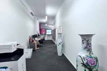 DOMINION ROAD OFFICE / RETAIL OPPORTUNITY
