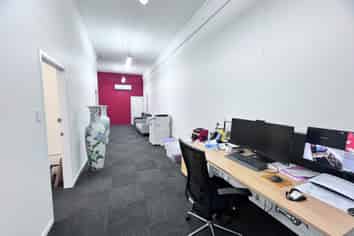 DOMINION ROAD OFFICE / RETAIL OPPORTUNITY
