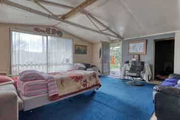 42 Aputerewa Road, Peria