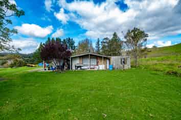 42 Aputerewa Road, Peria