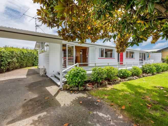 8 Walton Avenue, Waikanae