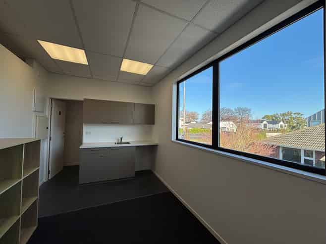 St Albans First Floor Office with Profile