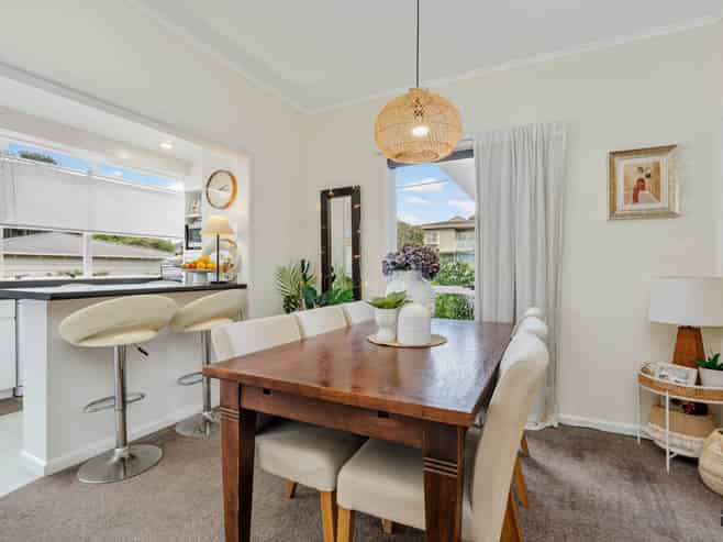 11 Otakau Road, Milford