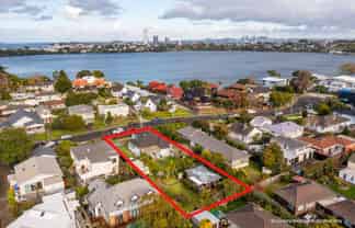 11 Otakau Road, Milford