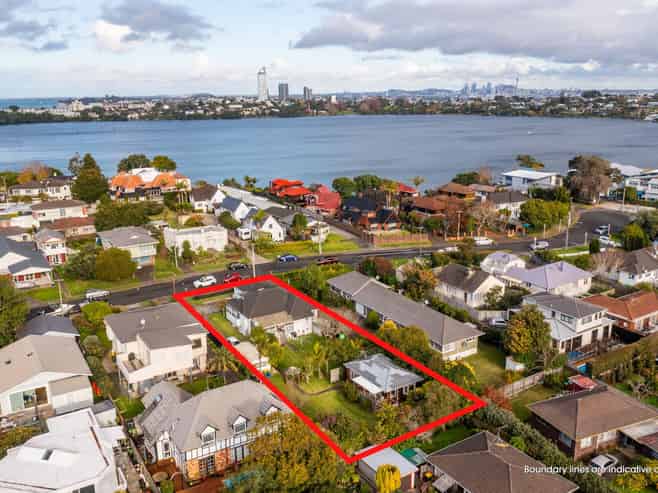 11 Otakau Road, Milford
