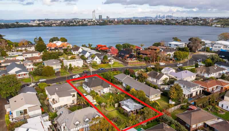 11 Otakau Road, Milford