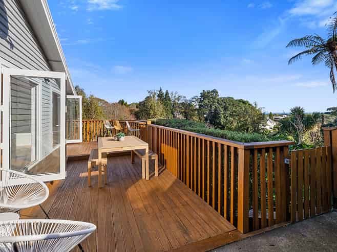44 Victoria Road, Brooklands