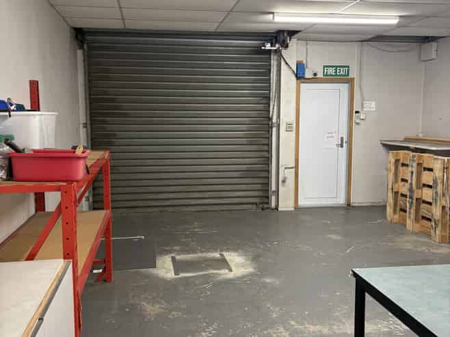 Main road retail/offices + storage