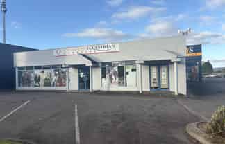 Main road retail/offices + storage