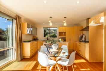 1 Cambria Gardens, The Wood