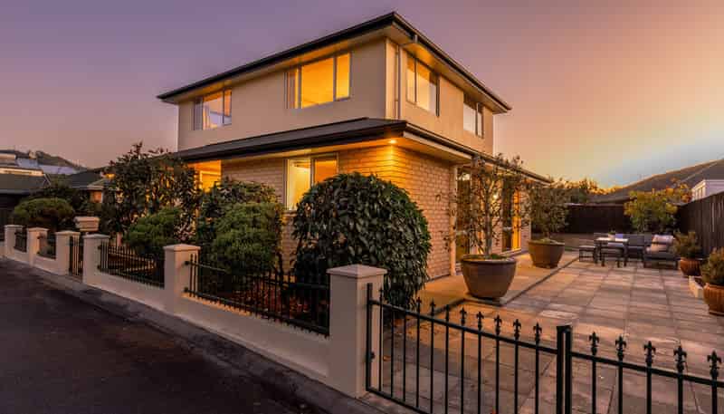 1 Cambria Gardens, The Wood