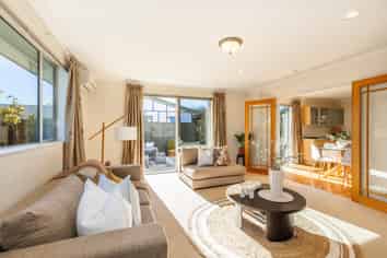 1 Cambria Gardens, The Wood