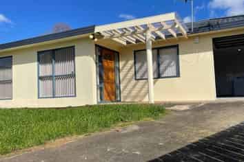 13B Gray Avenue, Mangere East