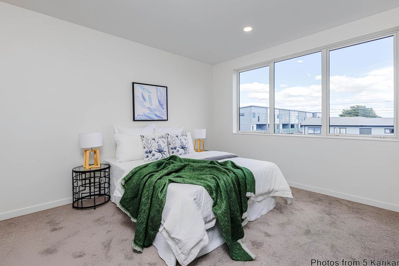 Corner Home Priced To Sell - Altro