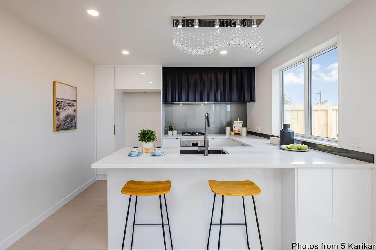 Corner Home Priced To Sell - Vista 6