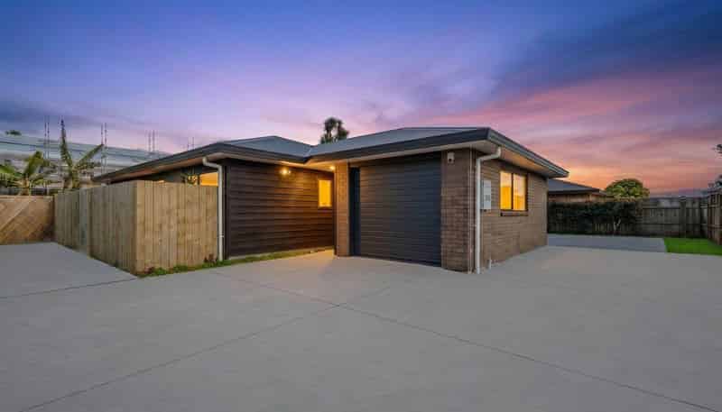 27 Robertson road, Mangere