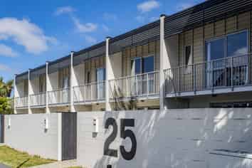 2/25 Ayr Street, Riccarton