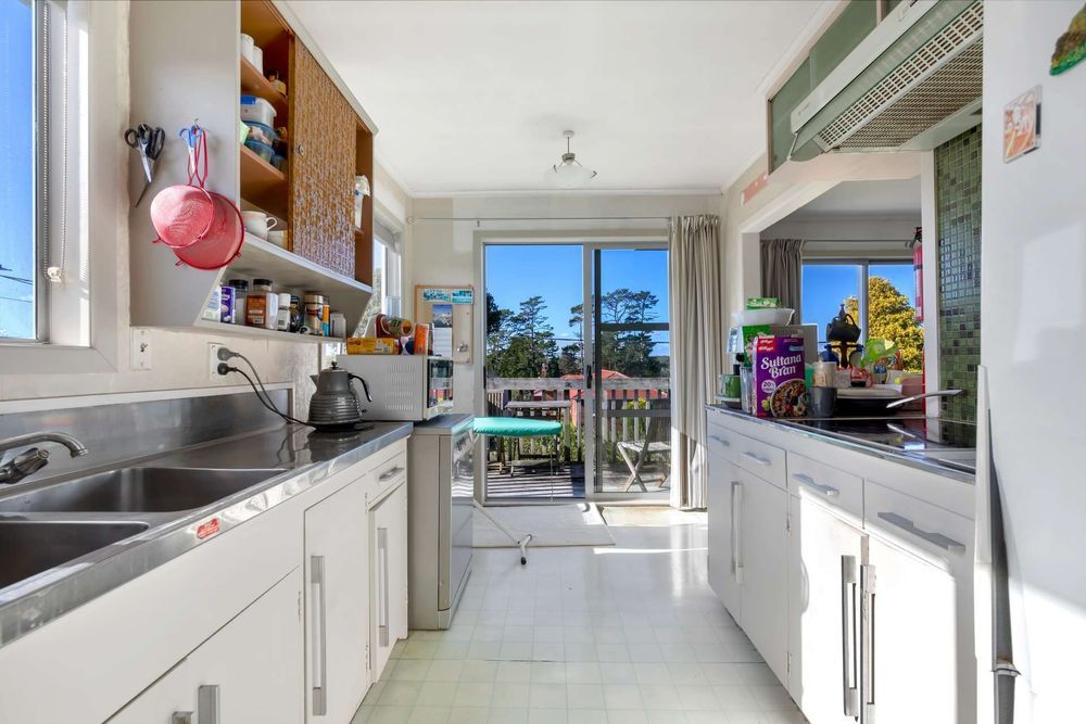 Development Potential Meets Family Living - Altro