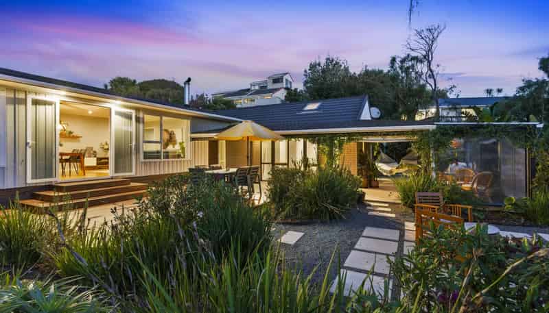 34 Hicks Crescent, Waikanae Beach
