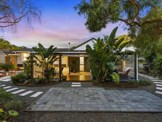 34 Hicks Crescent, Waikanae Beach
