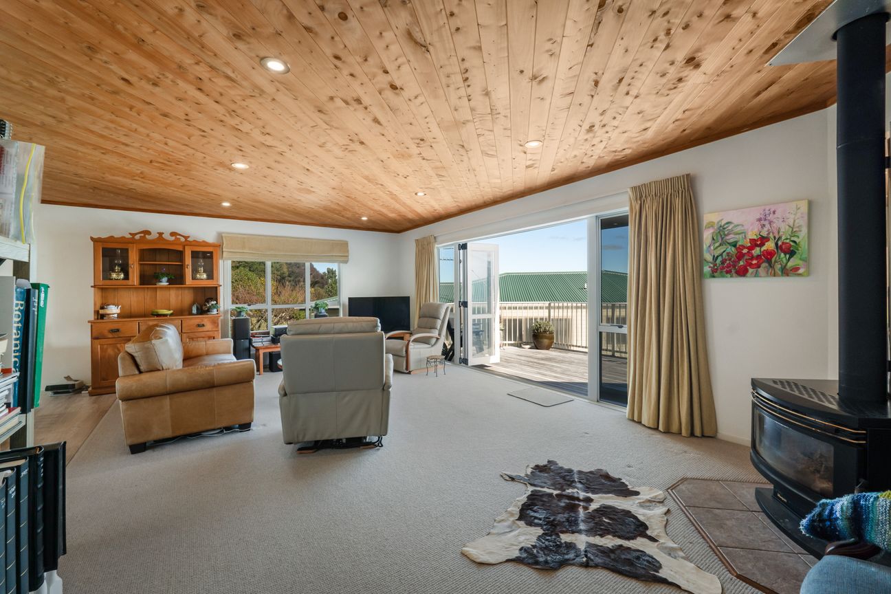 Easy Living with Outstanding Views – další