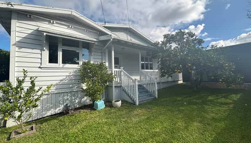 18 Western Springs Road, Morningside