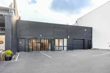 PHENOMINAL PROFILE SHOWROOM
