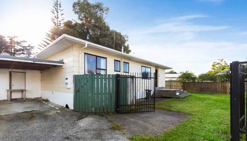 61b Palmers Road, Clendon Park