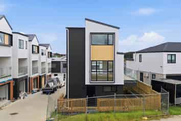 24 Vista Estate Boulevard, Flat Bush