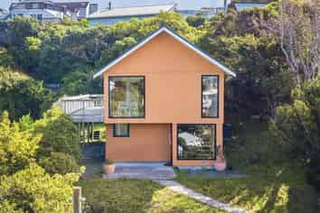 13 Airlie Road, Plimmerton