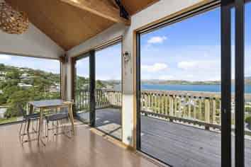 13 Airlie Road, Plimmerton