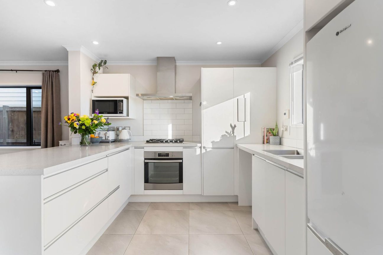 Location, Convenience, Lifestyle - Vista 4