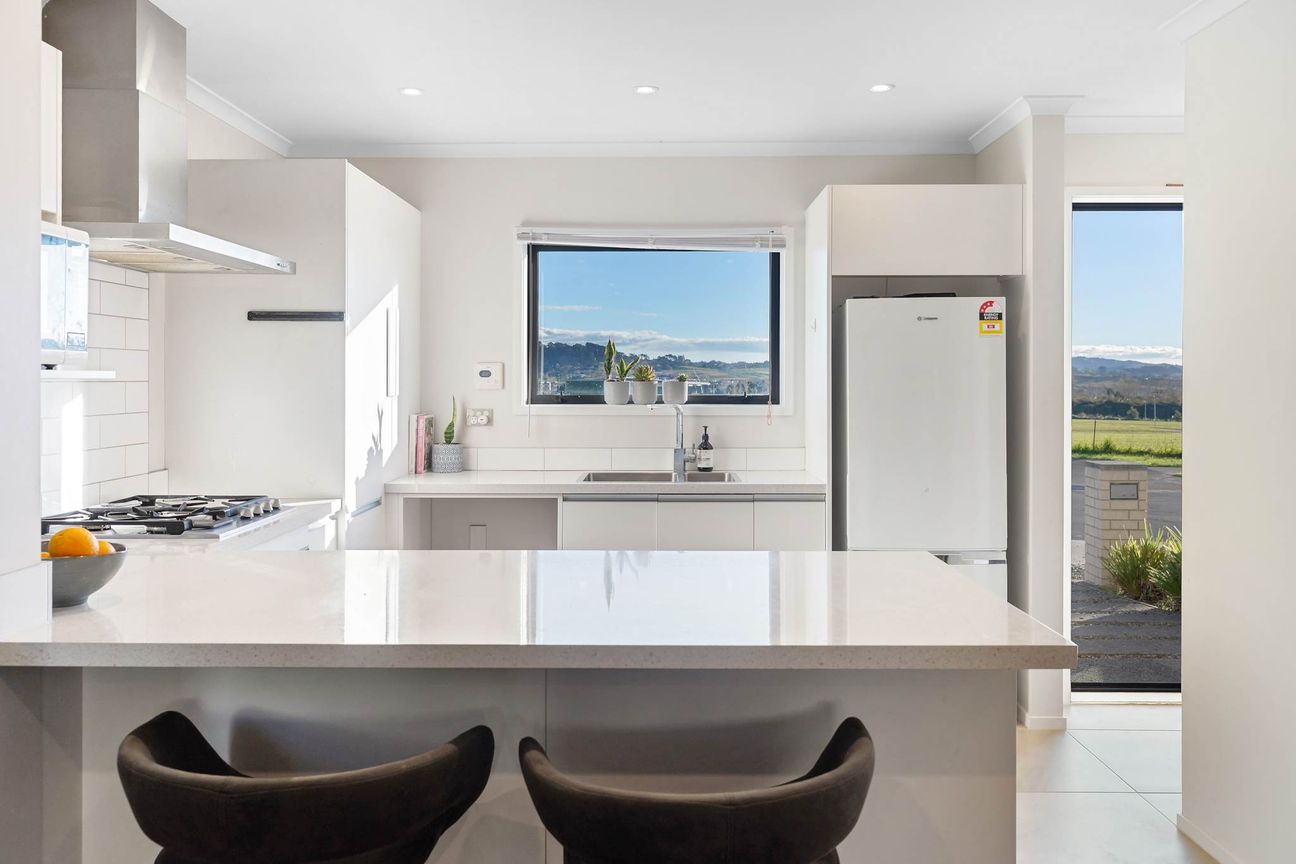 Location, Convenience, Lifestyle - Vista 5