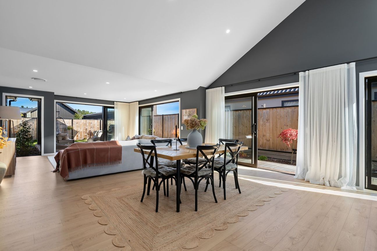 3 Bedrooms Plus An Attic - Vista 6