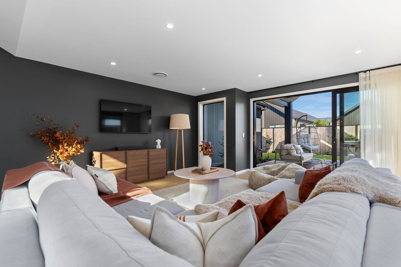 3 Bedrooms Plus An Attic - Vista 5