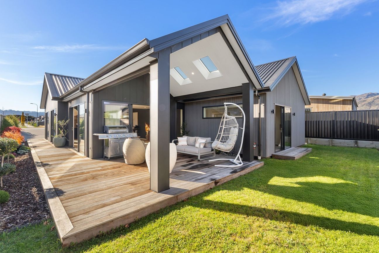 3 Bedrooms Plus An Attic - Vista 3